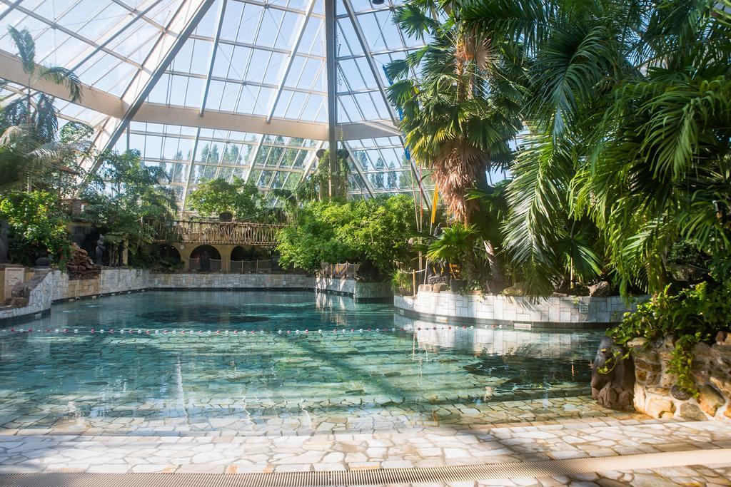 Отель Center Parcs De Eemhof Зеволде Экстерьер фото